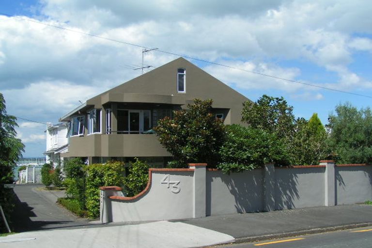 Photo of property in 2/43 Princes Street, Northcote Point, Auckland, 0627