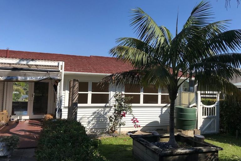 Photo of property in 13 Jellicoe Road, Murrays Bay, Auckland, 0630