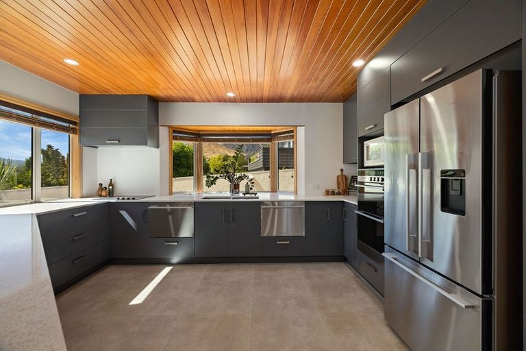 Photo of property in 732 Peninsula Road, Kelvin Heights, Queenstown, 9300