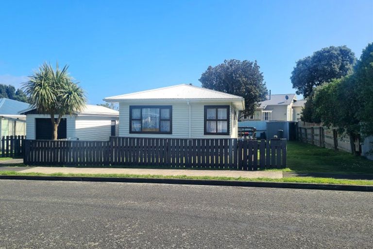 Photo of property in 3 Hickey Place, Opunake, 4616