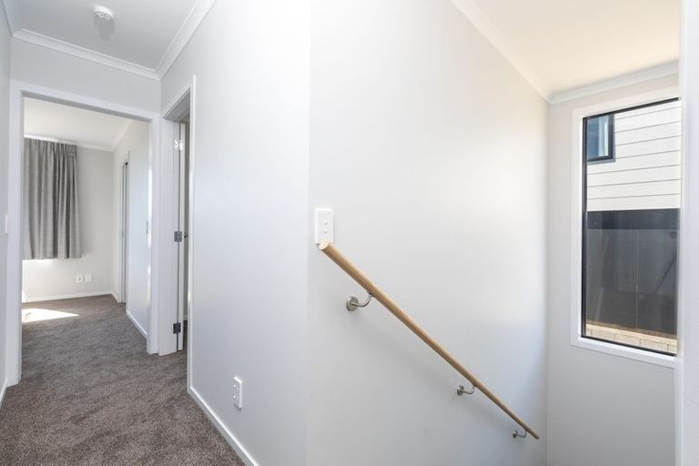 Photo of property in 3 Hillview Crescent, Paparangi, Wellington, 6037