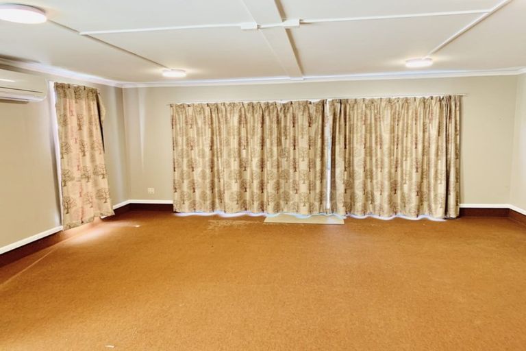 Photo of property in 35 Delaware Crescent, Russley, Christchurch, 8042