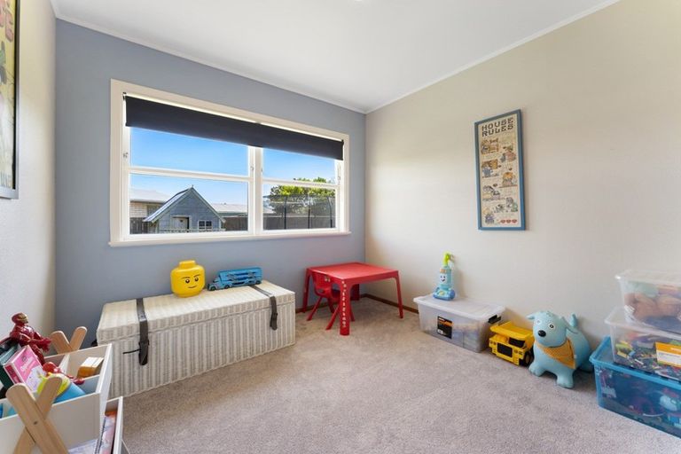 Photo of property in 8 Essex Place, Milson, Palmerston North, 4414
