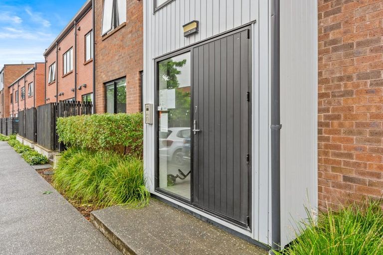 Photo of property in 1/7 Uku Lane, Hobsonville, Auckland, 0616