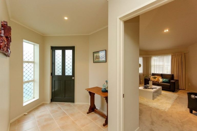 Photo of property in 8 Kawaroa Close, New Plymouth, 4310