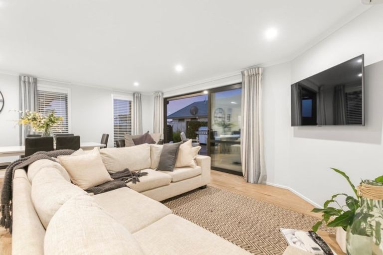 Photo of property in 4 Harding Drive, Papamoa Beach, Papamoa, 3118