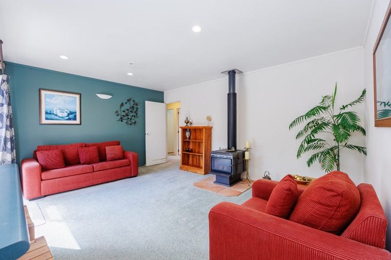 Photo of property in 1 Crestview Place, Browns Bay, Auckland, 0630