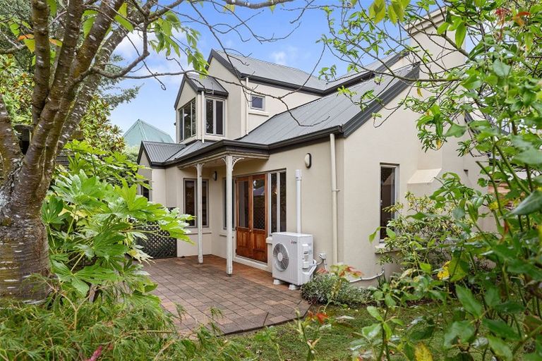 Photo of property in 124 Springfield Road, St Albans, Christchurch, 8014