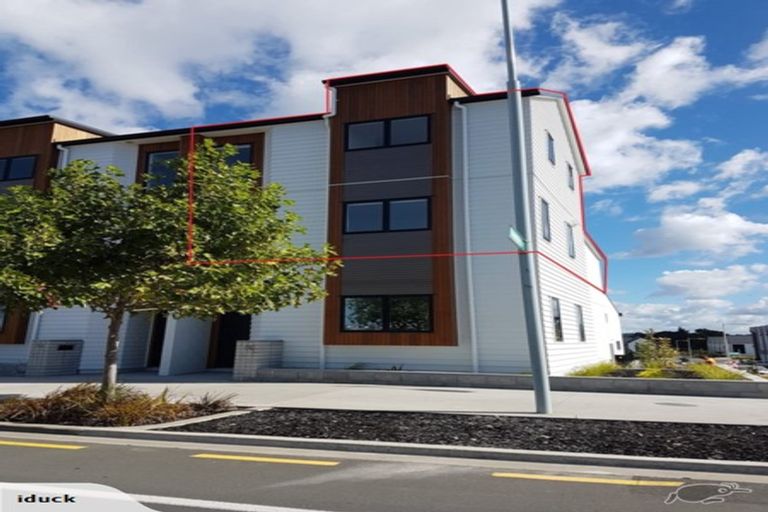 Photo of property in 1/2 Frances Bryers Road, Hobsonville, Auckland, 0616