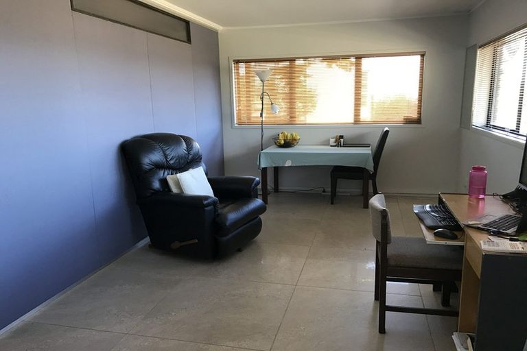 Photo of property in 86 Hadfield Street, Beach Haven, Auckland, 0626