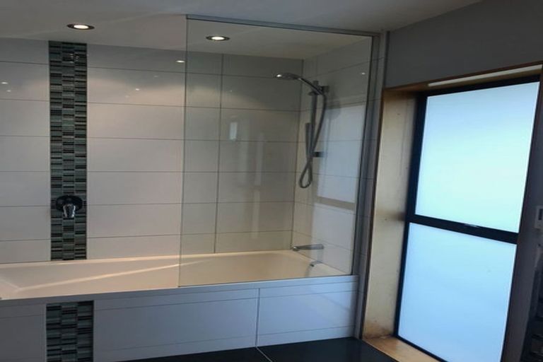 Photo of property in 54 Dignan Street, Point Chevalier, Auckland, 1022