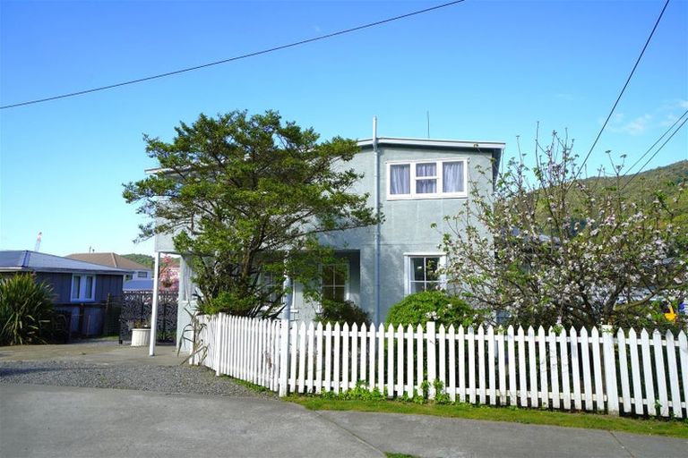 Photo of property in 6 Durham Street, Picton, 7220