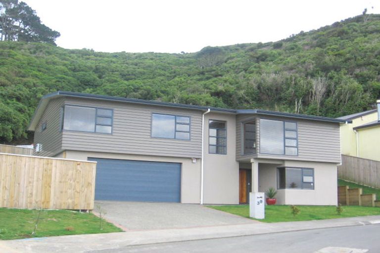 Photo of property in 39 Meadowcroft Grove, Johnsonville, Wellington, 6037