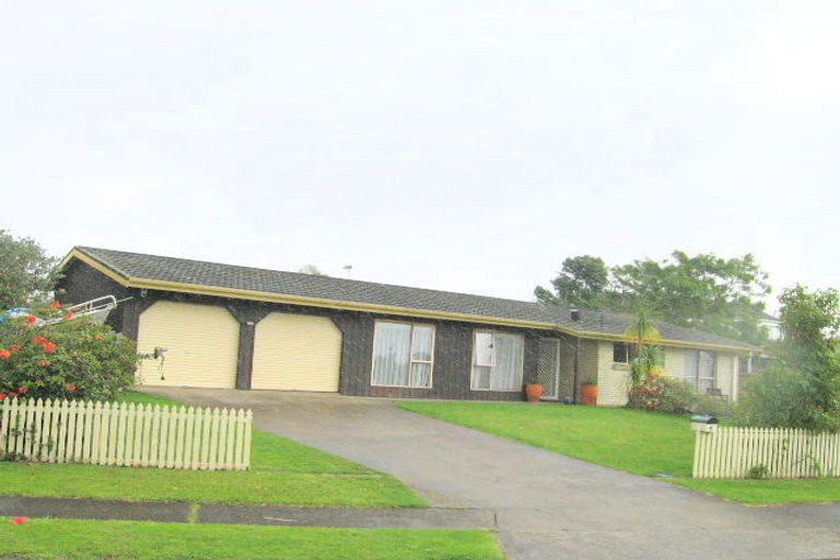 Photo of property in 4 Tuscan Place, Half Moon Bay, Auckland, 2012
