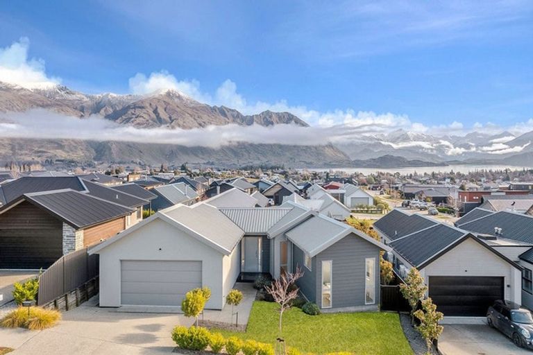 Photo of property in 8 The Heights Avenue, Wanaka, 9305