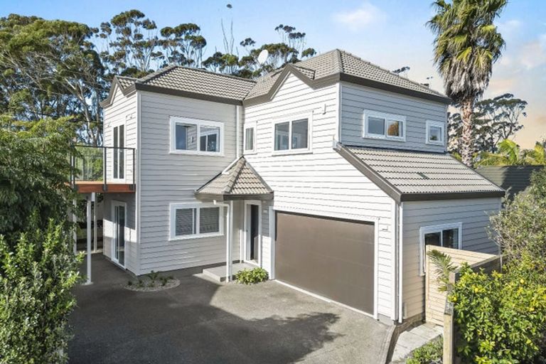 Photo of property in 352 East Coast Road, Sunnynook, Auckland, 0630