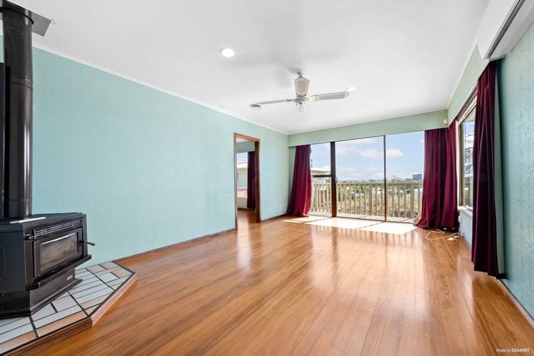 Photo of property in 5 Beverly Place, New Lynn, Auckland, 0600