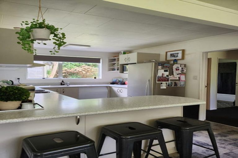 Photo of property in 1138 South Road, Oakura, 4314