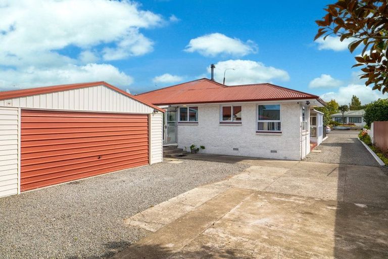 Photo of property in 408 Main North Road, Redwood, Christchurch, 8051