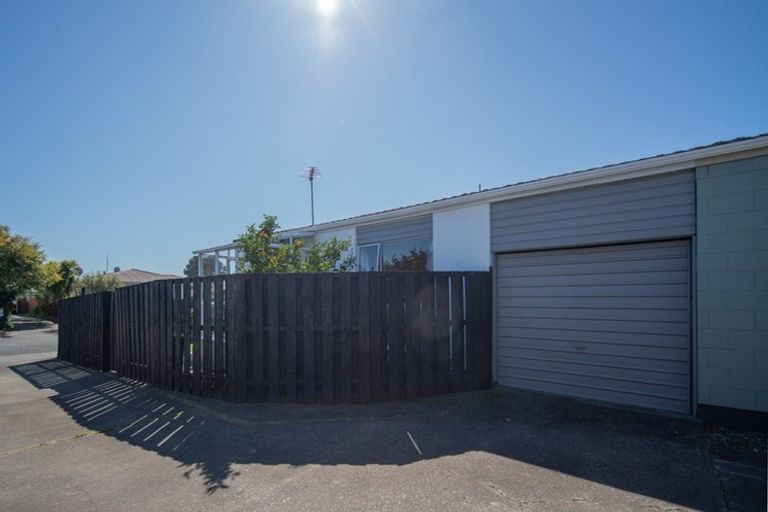 Photo of property in 2/14 Kawau Crescent, Bromley, Christchurch, 8062