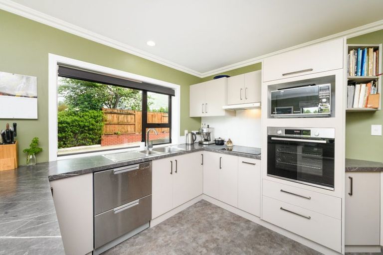 Photo of property in 11 Greenwood Place, Fitzherbert, Palmerston North, 4410