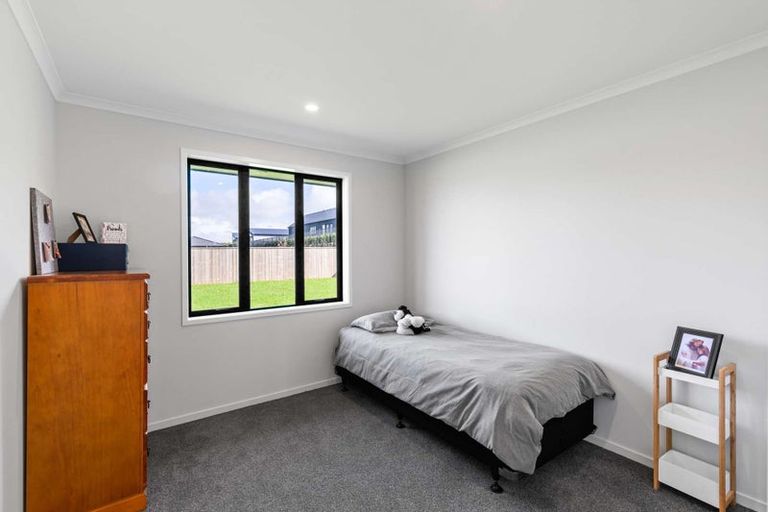 Photo of property in 4 Trevor Mcmiken Drive, Patumahoe, 2679
