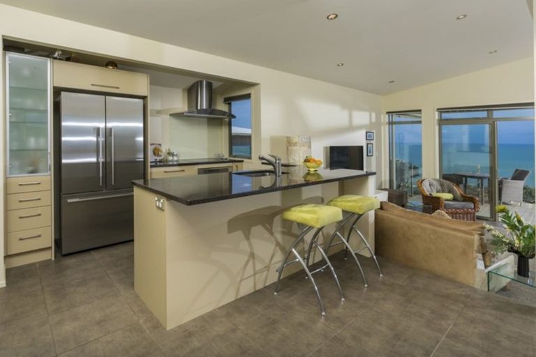 Photo of property in 42 Waitea Road, Muriwai, Waimauku, 0881