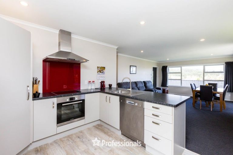 Photo of property in 88 Sunstone Crescent, Timberlea, Upper Hutt, 5018