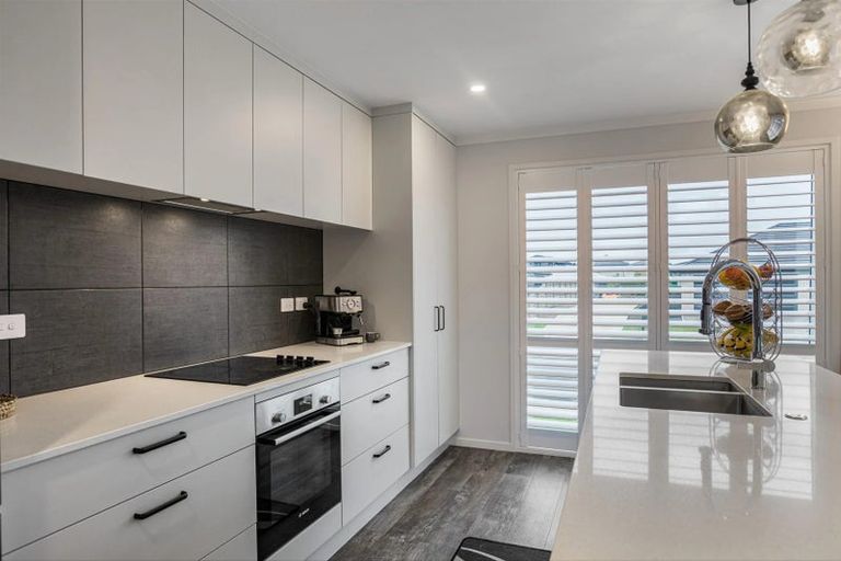 Photo of property in 8 Tahuna Minhinnick Drive, Glenbrook, Waiuku, 2681