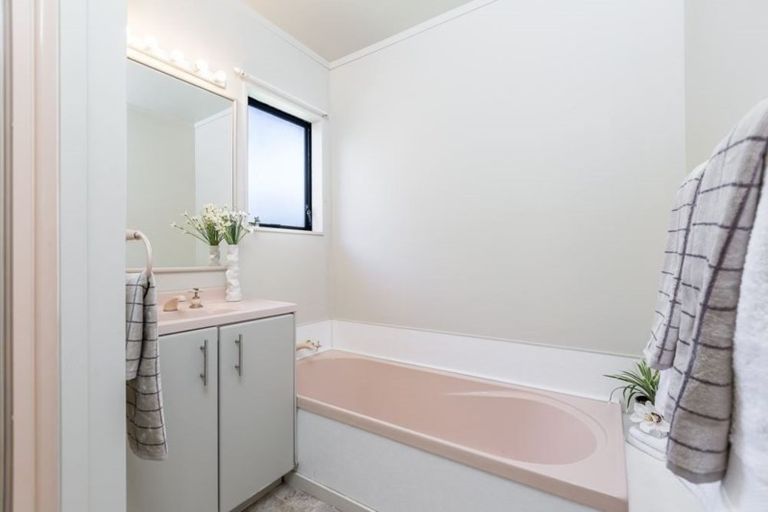 Photo of property in 2/9 Eastwood Rise, Browns Bay, Auckland, 0630