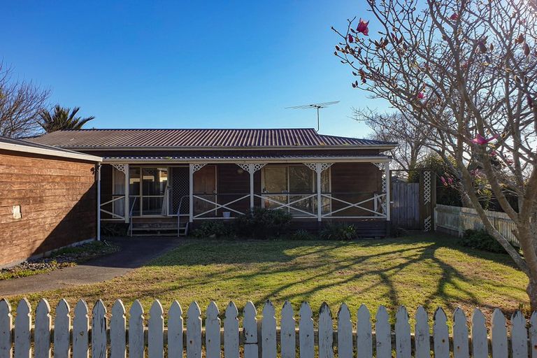 Photo of property in 112 Sandspit Road, Waiuku, 2123