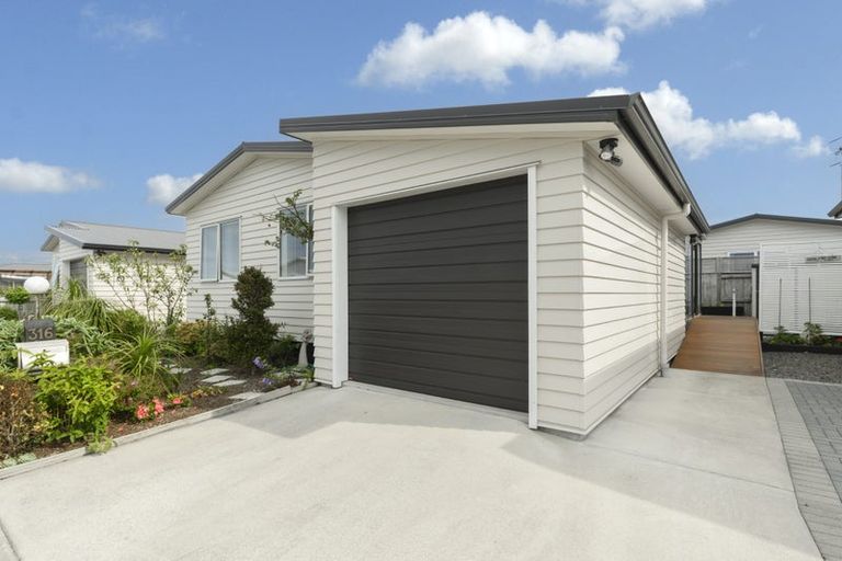 Photo of property in 11 Kamahi Crescent, Papamoa Beach, Papamoa, 3118