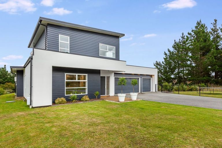 Photo of property in 32 Pacific View, Whitby, Porirua, 5024