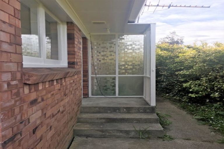 Photo of property in 1/16 Kapiti Place, Sunnynook, Auckland, 0620