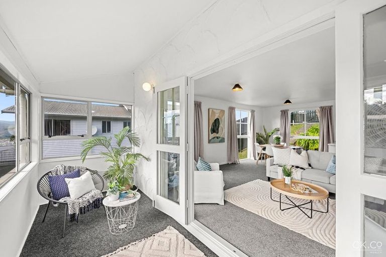 Photo of property in 3 Eastview Grove, Normandale, Lower Hutt, 5010