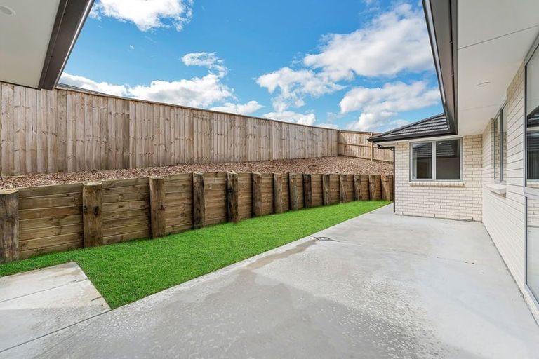 Photo of property in 65 Leathem Crescent, Pokeno, 2402