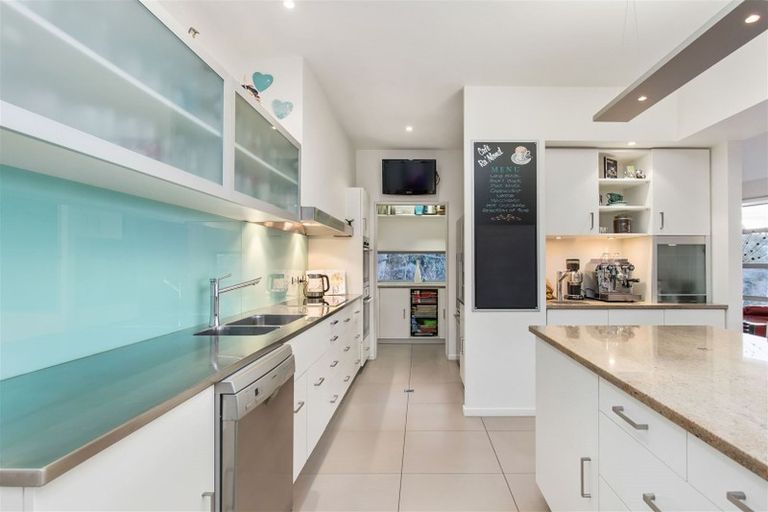 Photo of property in 22 Iles Lane, Cashmere, Christchurch, 8022