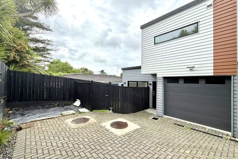 Photo of property in 19f Cedar Heights Avenue, Massey, Auckland, 0614