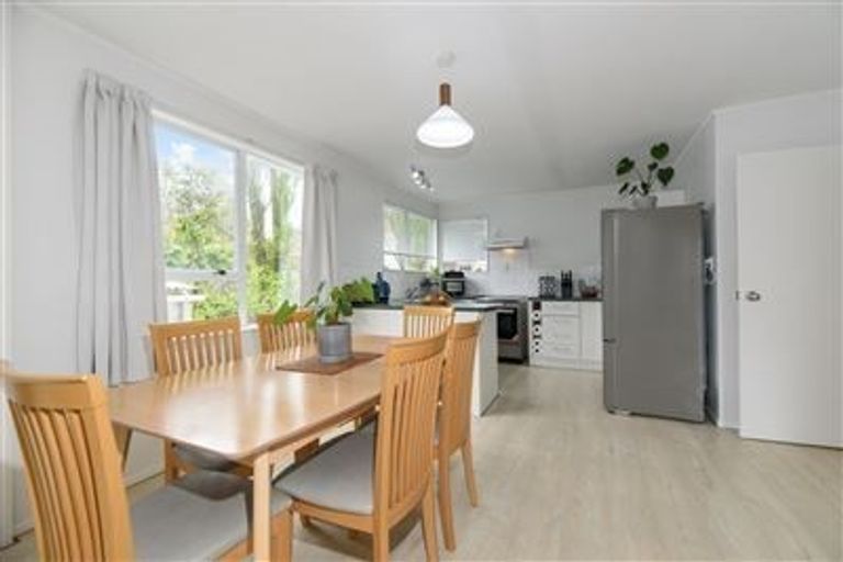 Photo of property in 48 Borich Road, Sunnyvale, Auckland, 0612