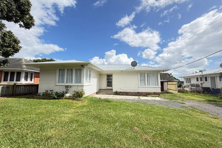 Photo of property in 42 Vera Road, Te Atatu South, Auckland, 0610