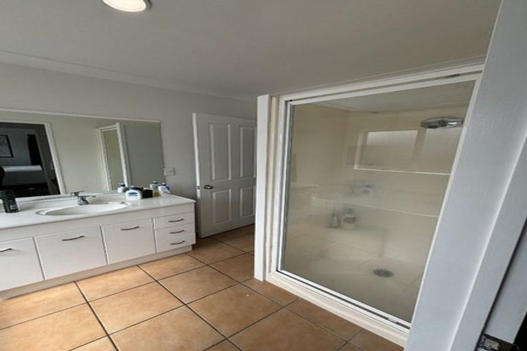 Photo of property in 8a Oakwood Place, Pukekohe, 2120