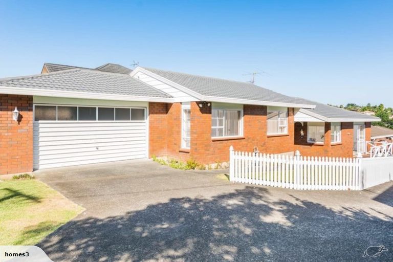 Photo of property in 1/71 Browns Bay Road, Browns Bay, Auckland, 0630