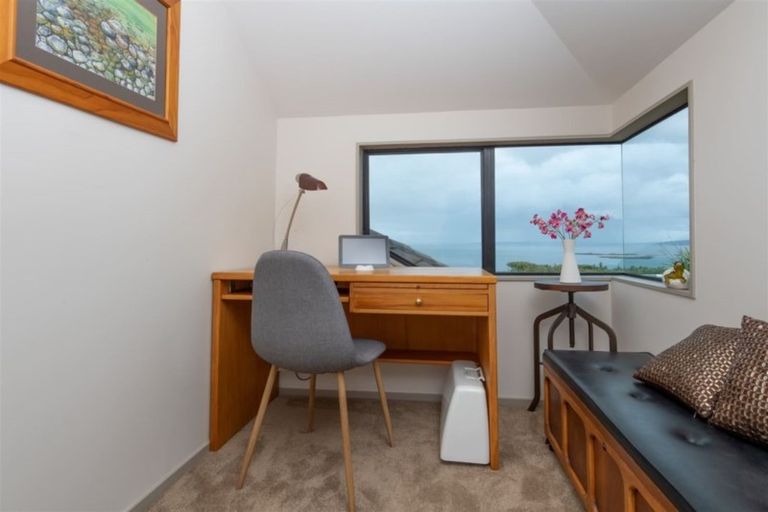 Photo of property in 1/909 Beach Road, Waiake, Auckland, 0630