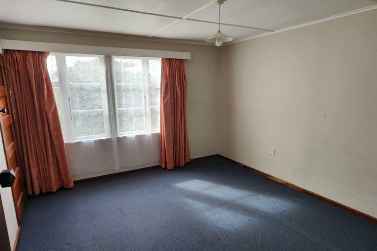 Photo of property in 325 Riccarton Road, Upper Riccarton, Christchurch, 8041
