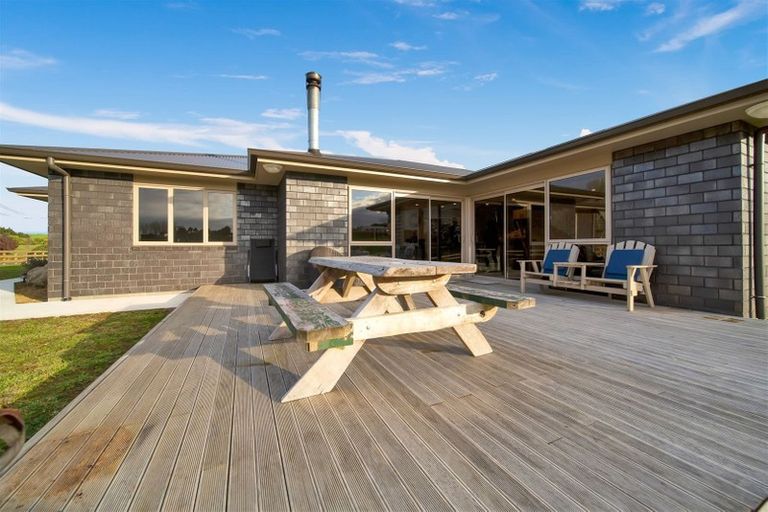 Photo of property in 195 Turuturu Road, Hawera, 4674