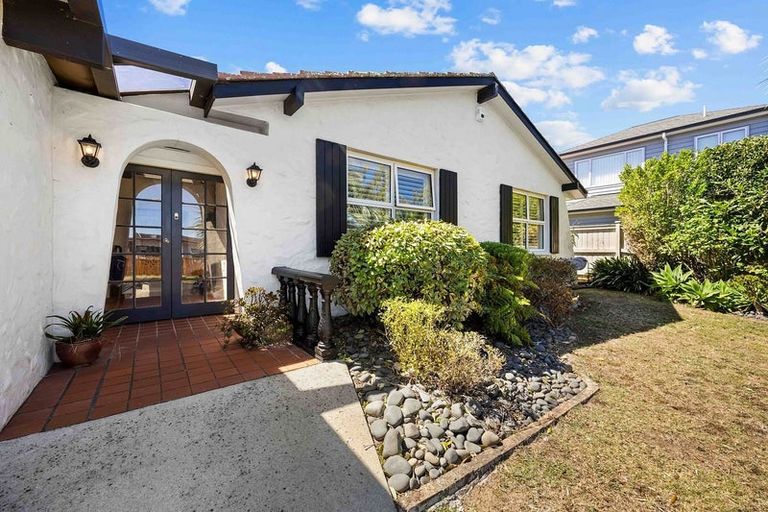 Photo of property in 8 Hedge Row, Sunnyhills, Auckland, 2010