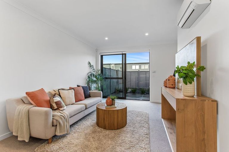 Photo of property in 3 Park Green Avenue, Rosehill, Papakura, 2113