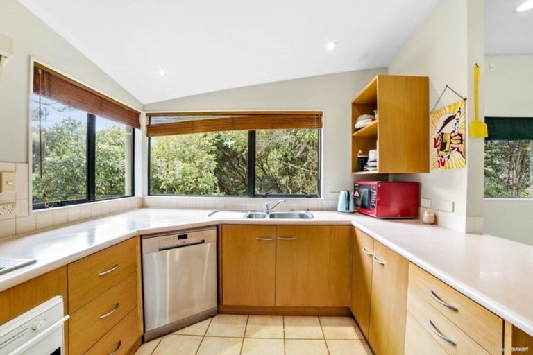 Photo of property in 43b Island Bay Road, Beach Haven, Auckland, 0626
