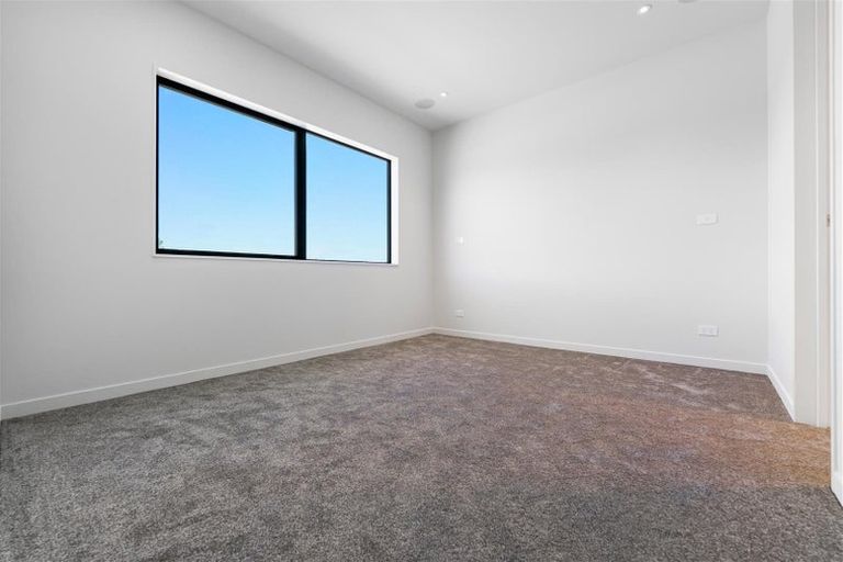 Photo of property in 28 Whakairo Crescent, Gulf Harbour, 0930