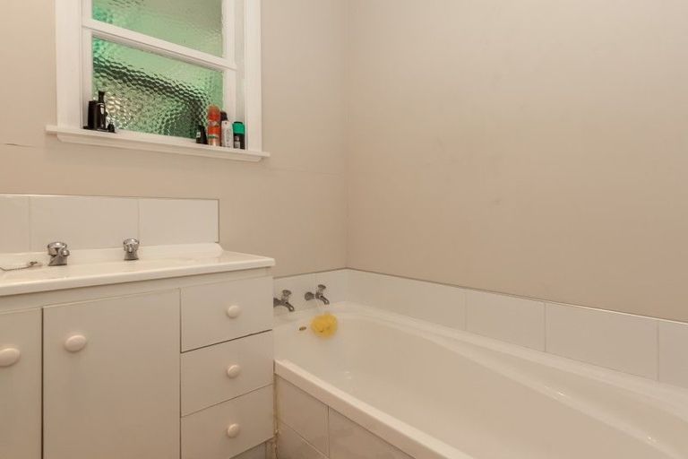 Photo of property in 3 Leicester Street, Terrace End, Palmerston North, 4410